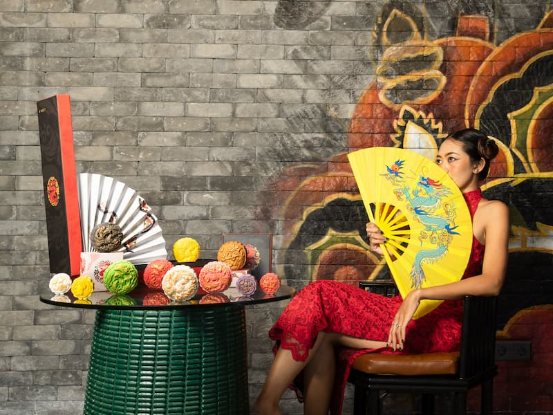 Unveils Premium Mooncake Collections with New Low-Sugar Options