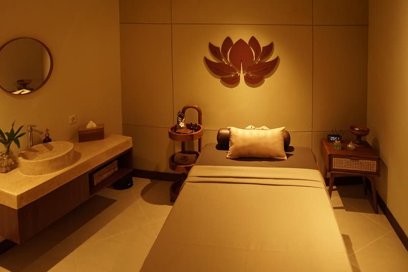 Massage room at Annathaya Spa & Wellness at Swiss-Belresort Dago Heritage,