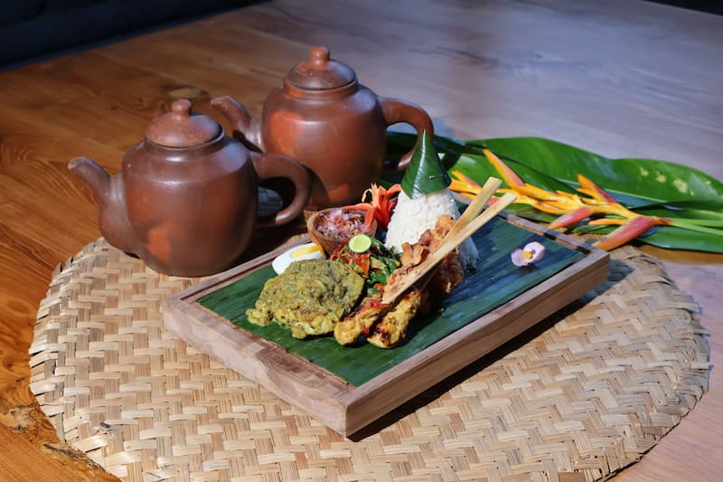 Ayam Kedewatan by ARYADUTA Bali