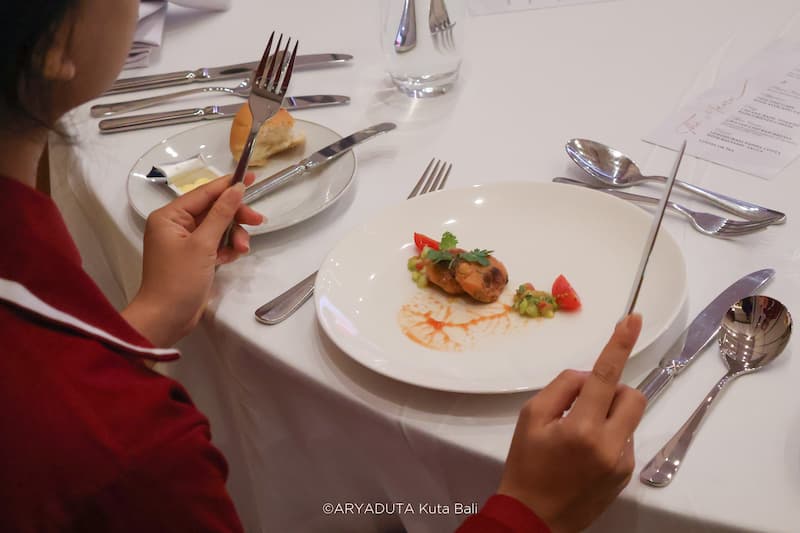 Table manner apollonia hotel school