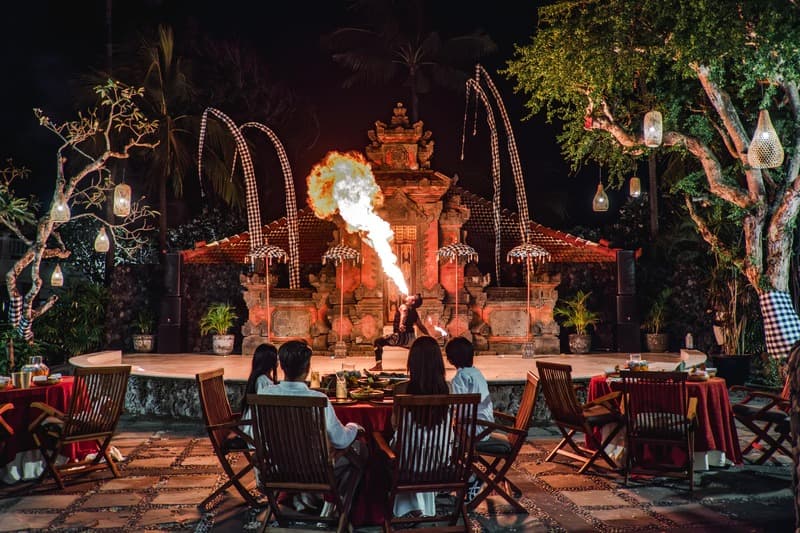 Pasar Senggol Fire Dance