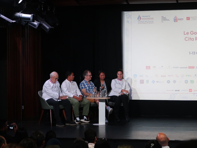 Chef Andrée Rosier (right)