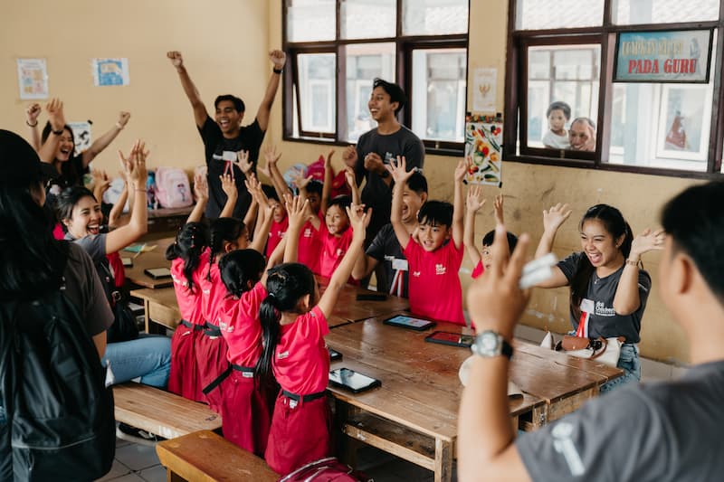 Kids learn numeric and literacy via EdTech program at SD Songan 3
