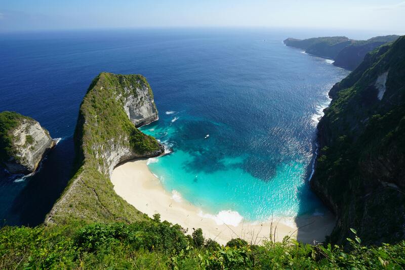 Glass Lift Under Construction at Kelingking Beach Generates Controversy