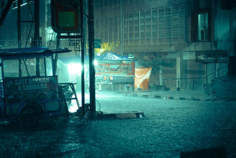 Rain Wrecks Jakarta’s Padel Court, One Dies from Falling Tree