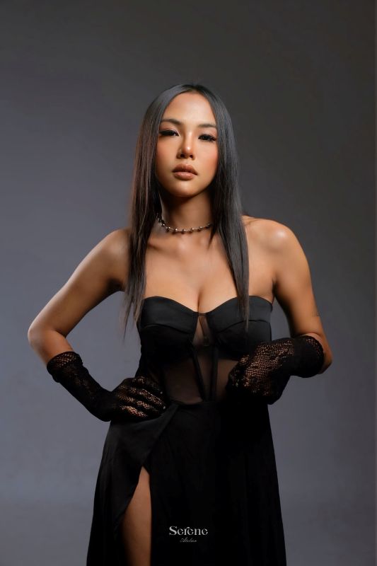 DJ performance by Mayleen, resident DJs from Tonehead