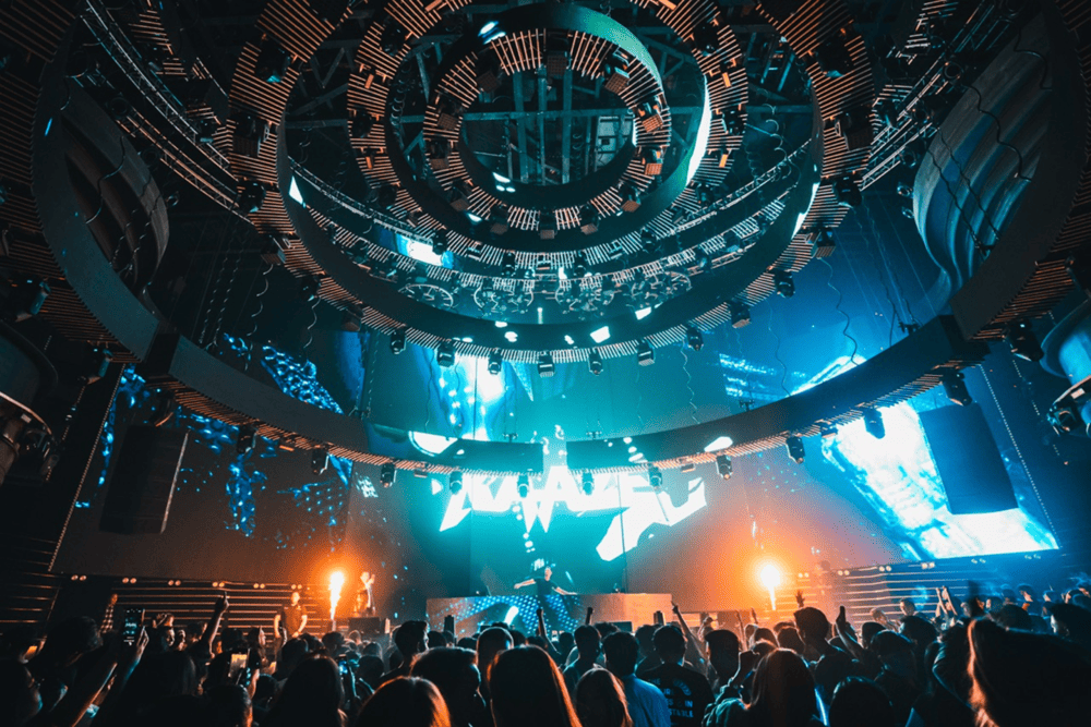 KAAZE on Stage
