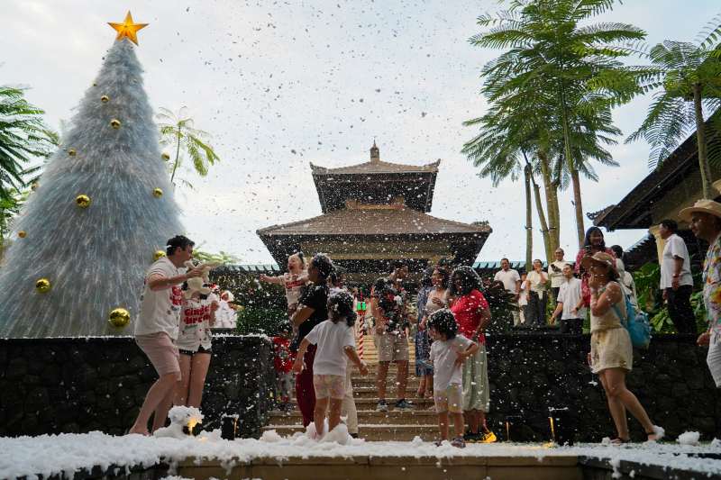 Padma Resort Ubud Unveils Sustainable Christmas Tree Lighting