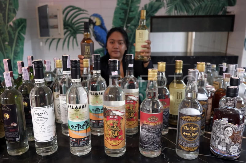 Governor Koster Requests Increased Balinese Arak Sales at Ngurah Rai Airport Outlets