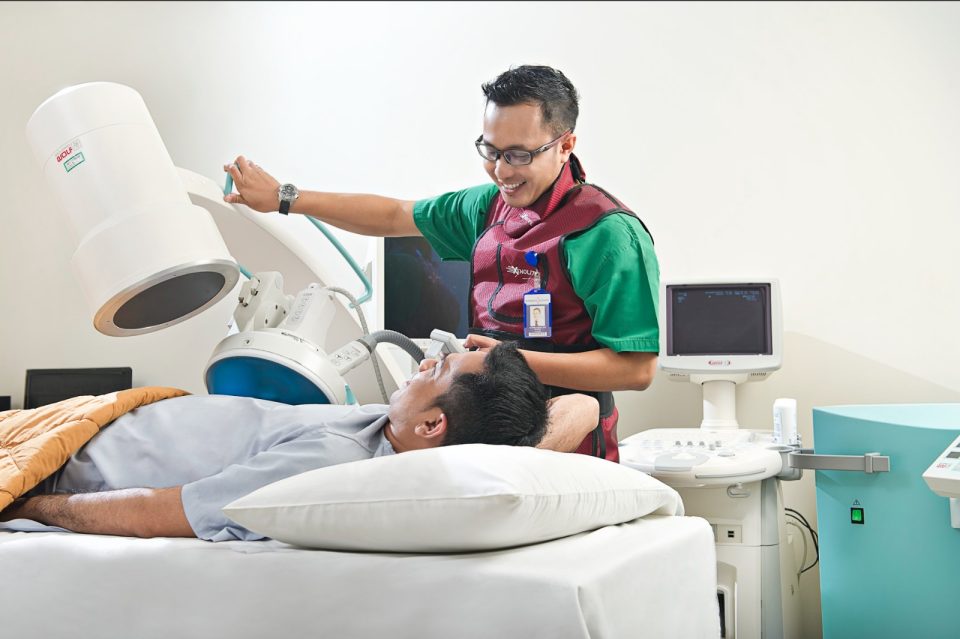 Smart Solution to Break Kidney Stones with ESWL at Bethsaida Hospital Serang