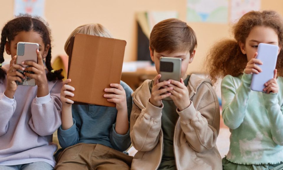 Indonesia to Officially Apply Age Restrictions for Social Media Users Starting March 2026