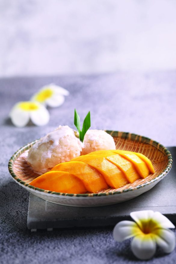 Mango Sticky Rice with Coconut Milk 