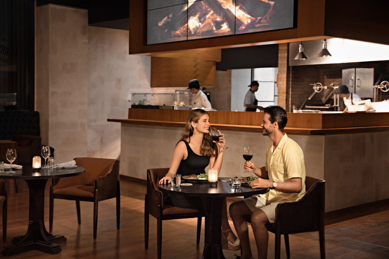 Dinner Ambience at HENRY's Steakhouse