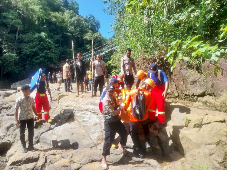 Two Austrian Tourists Die After Falling from Suspension Bridge in Labuan Bajo