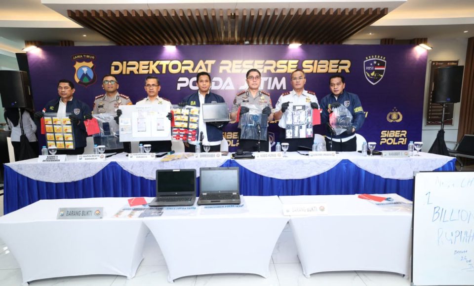 Foreign Nationals in Love Scam Syndicate Arrested in Surabaya