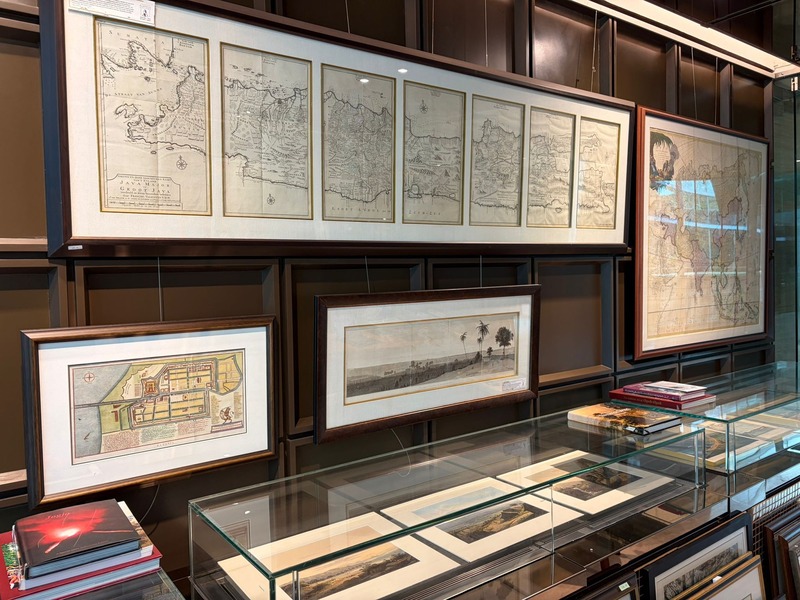 Inside Bartele Gallery