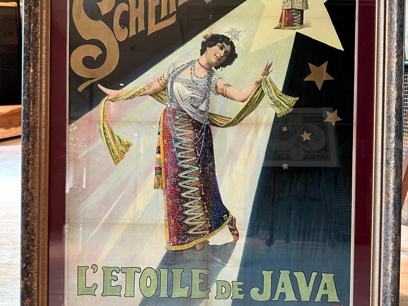 Old Picture of L'etoile de Java
