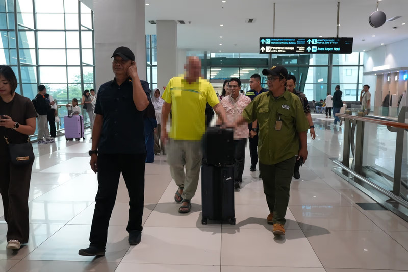 Sukabumi Immigration Deports Drunk US Citizen for Causing Disturbance in Residential Area