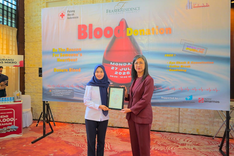 Mrs Wita Junifah, General Manager of Fraser Residence Sudirman, Jakarta (right) 