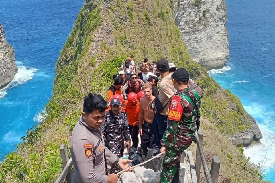Australian National Dies After Falling from Bali’s Kelingking Beach Cliff