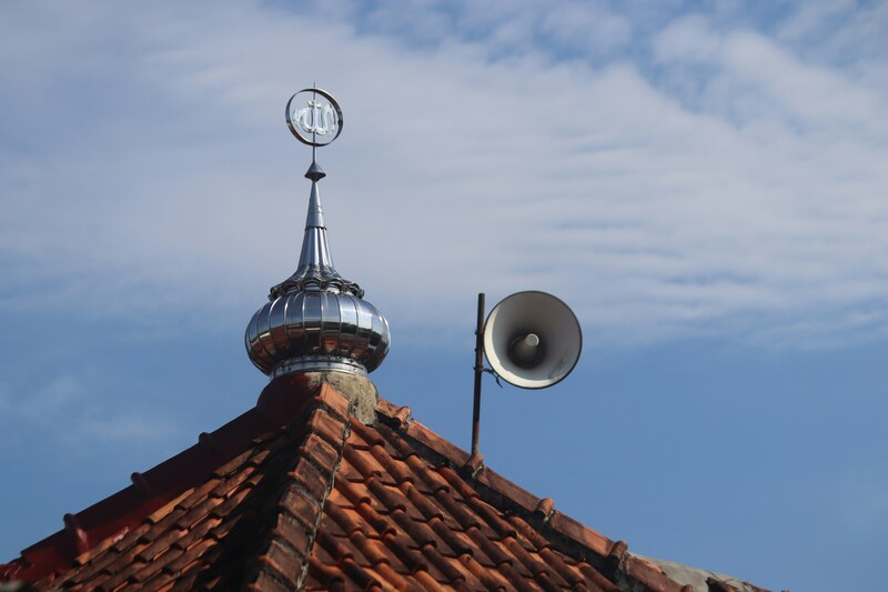 Indonesia and Japan Develop Mosque Loudspeakers as Earthquake Warning Alarms